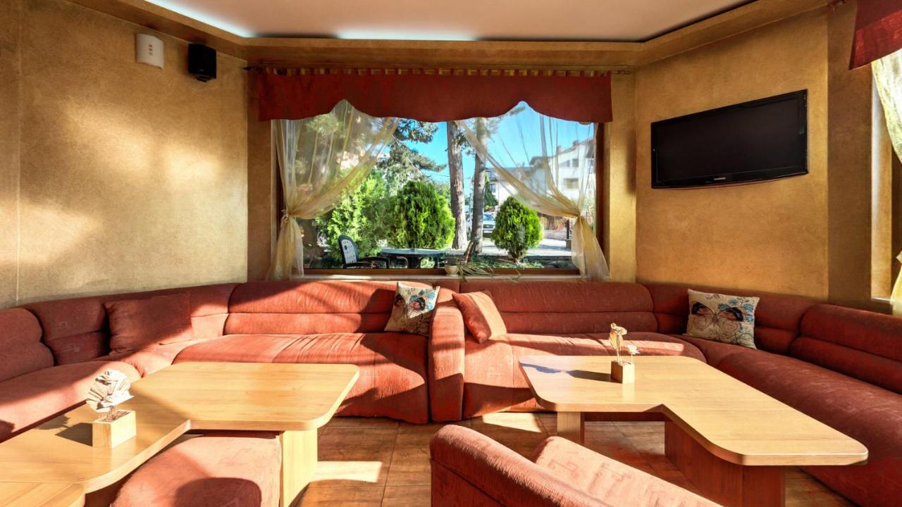 Family Hotel Emaly 1 Bankya Exterior foto