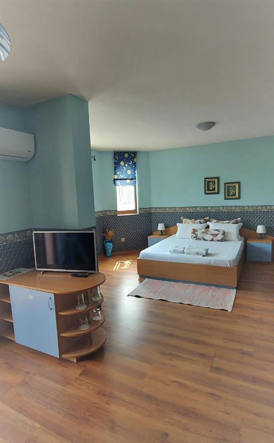 Family Hotel Emaly 1 Bankya Exterior foto