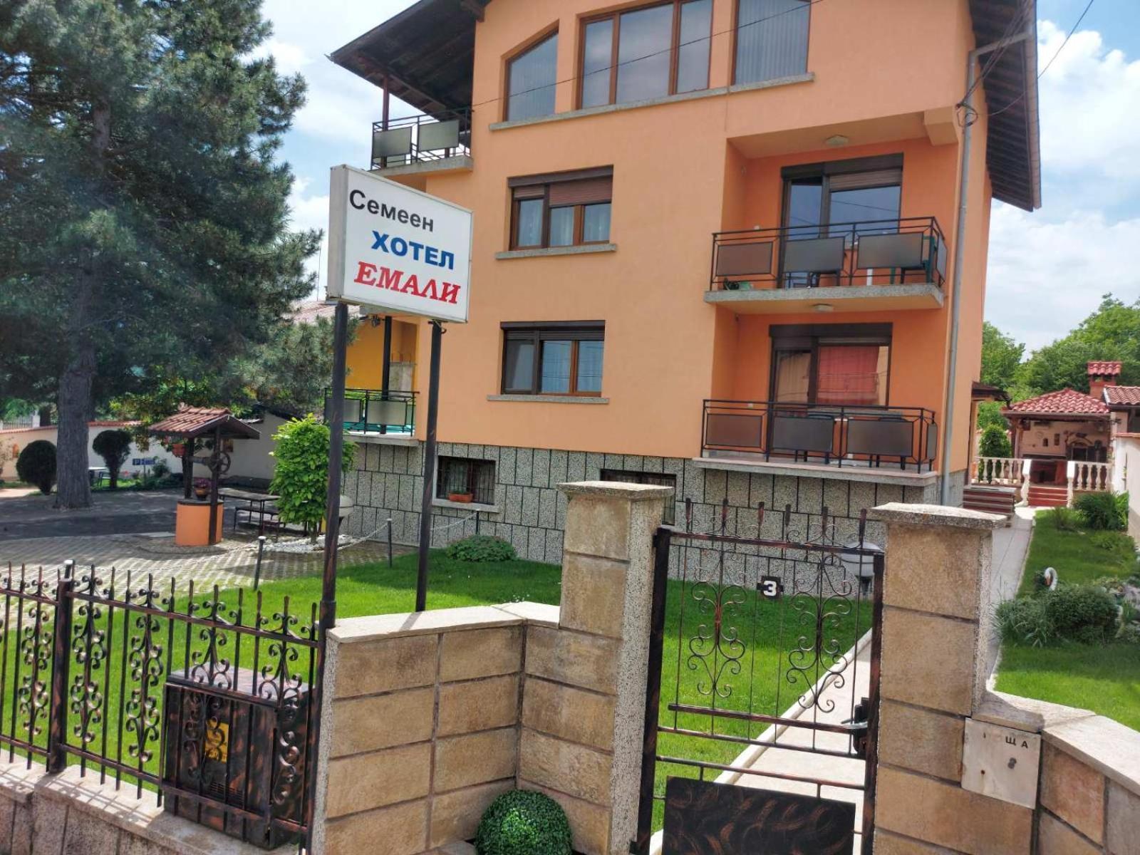 Family Hotel Emaly 1 Bankya Exterior foto