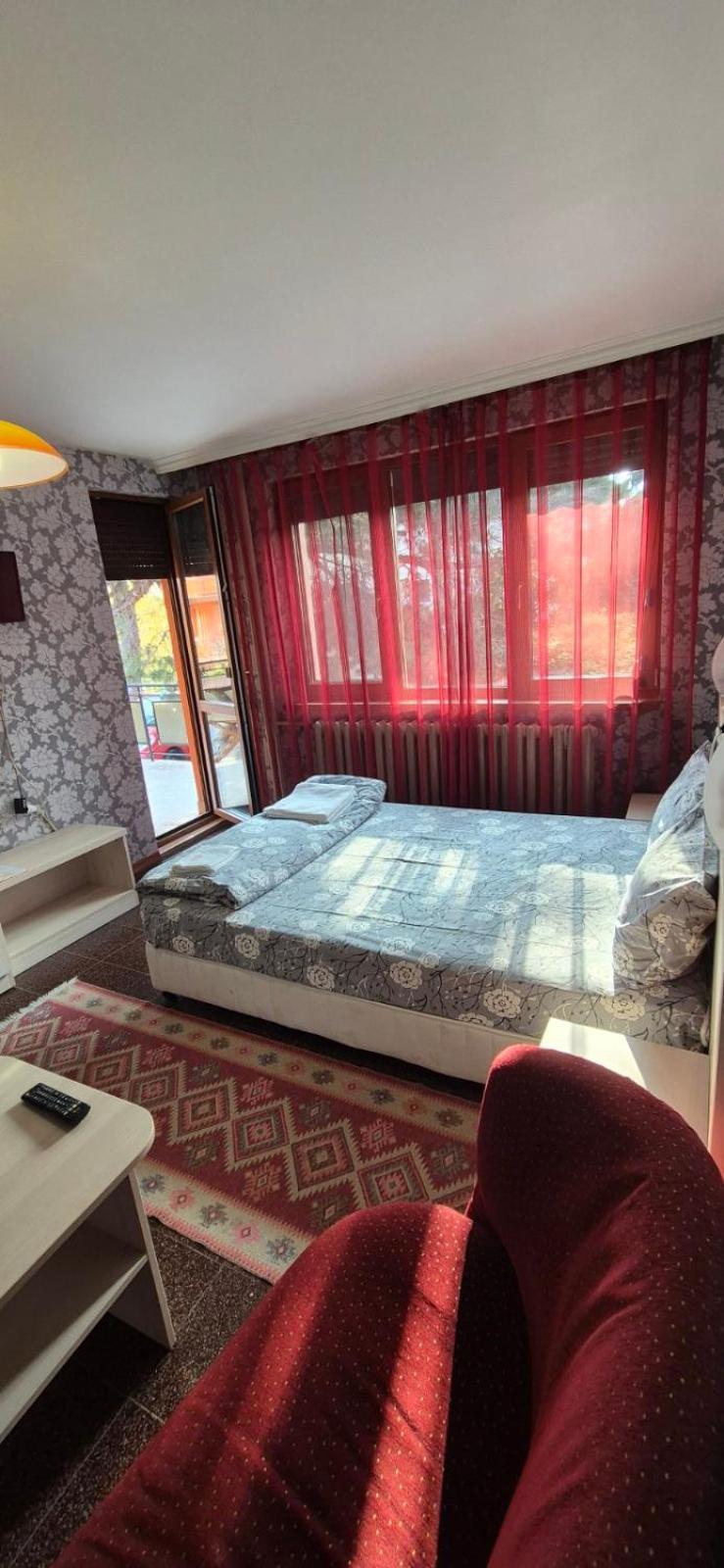 Family Hotel Emaly 1 Bankya Exterior foto